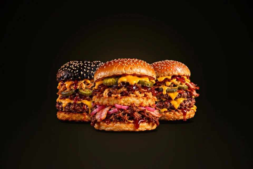 Les burgers du moment, continent américain : Halloween au pain noir, Texan à l’effiloché de bœuf barbecue et Route 66 au double steak, O’Vestiaire à Saint-Estève